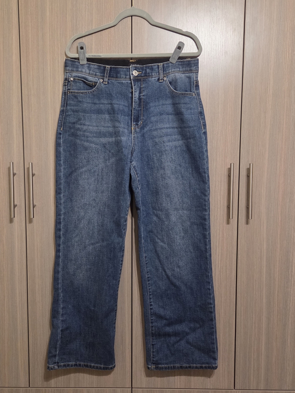 Stylish Mid-Rise Wide Leg Jeans